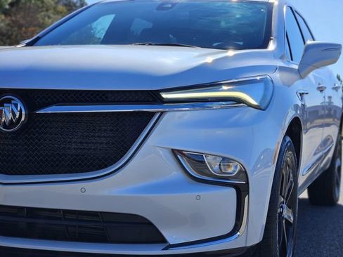 Used 2023 Buick Enclave Essence w/ Sport Touring Edition image 9