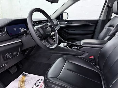 Used 2023 Jeep Grand Cherokee Limited w/ MOPAR Finishing Package AWD/4WD image 19