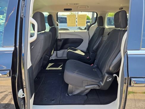 Used 2019 Chrysler Pacifica Touring Plus FWD image 25