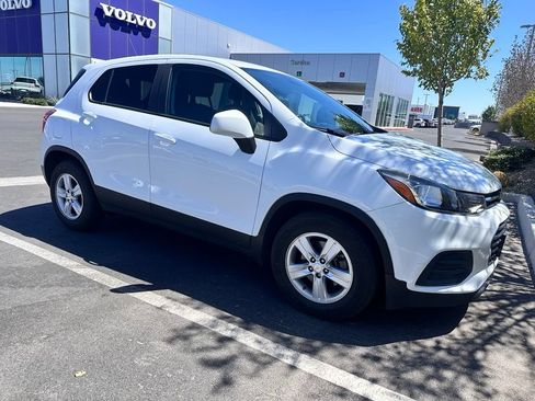 Used 2021 Chevrolet Trax LS w/ Tint and Cruise Package FWD image 1
