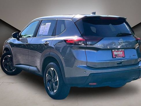 Used 2025 Nissan Rogue SV AWD/4WD image 4