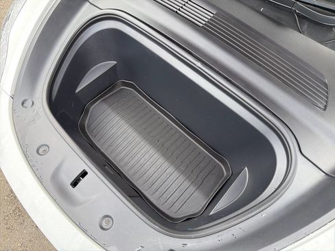 Used 2020 Tesla Model Y Long Range image 13