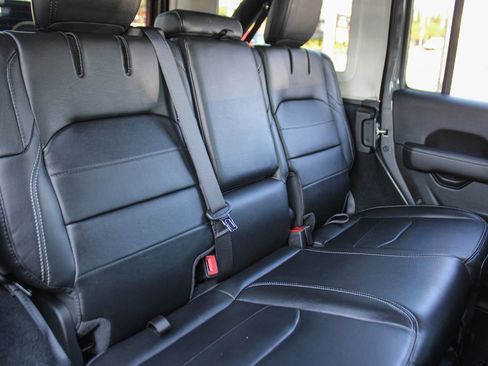 Used 2022 Jeep Wrangler Unlimited Sahara image 23