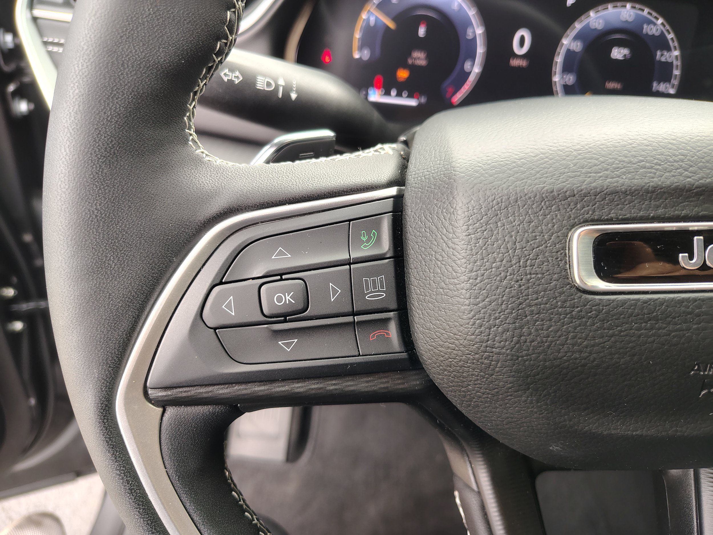 Used 2025 Jeep Grand Cherokee Laredo X w/ Luxury Tech Group I AWD/4WD image 35