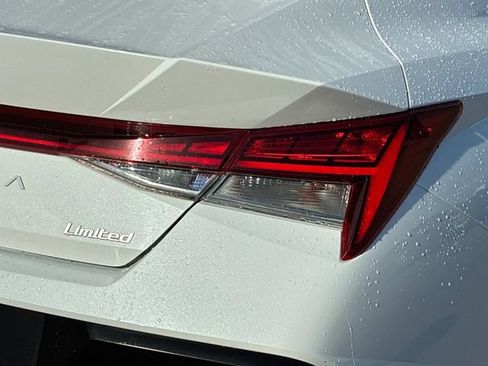 Used 2025 Hyundai Elantra Limited FWD image 28