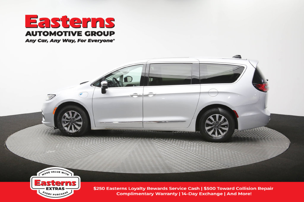 Used 2023 Chrysler Pacifica Limited FWD image 63