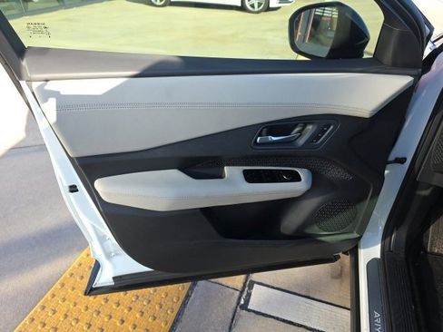 Used 2023 Nissan Ariya FWD image 12