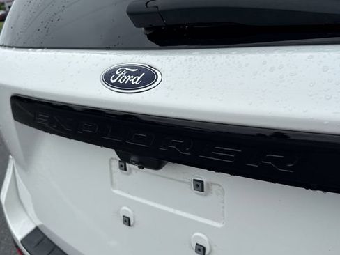 Used 2022 Ford Explorer ST w/ Equipment Group 401A AWD/4WD image 17