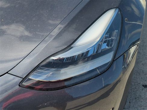 Used 2018 Tesla Model 3 Long Range image 10