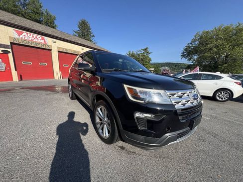 Used 2018 Ford Explorer XLT w/ Equipment Group 202A AWD/4WD image 9