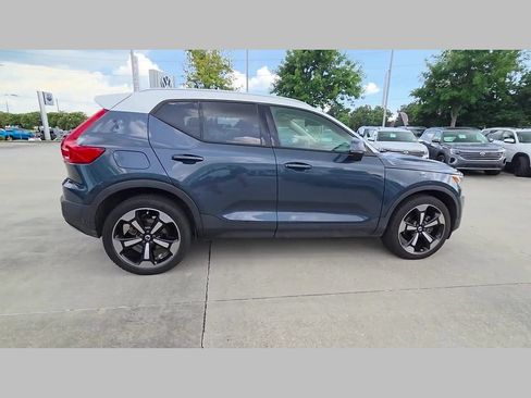 Used 2021 Volvo XC40 T5 Momentum w/ Premium Package AWD/4WD image 39