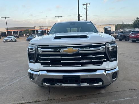 Used 2025 Chevrolet Silverado 2500 LTZ w/ LTZ Convenience Package AWD/4WD image 2