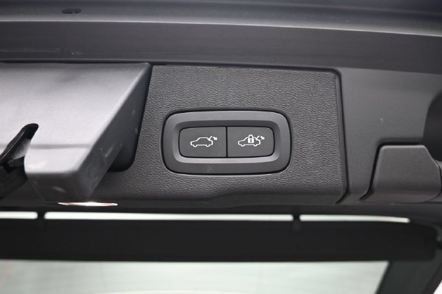 Used 2023 Volvo XC60 B5 Plus w/ Protection Package Premier FWD image 31