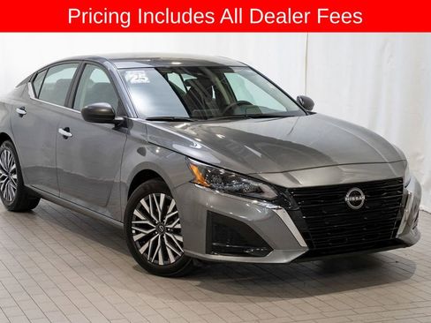 Used 2025 Nissan Altima 2.5 SV FWD image 1