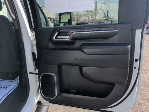 Used 2024 Chevrolet Silverado 2500 LT w/ Convenience Package image 10