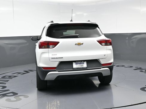 Used 2021 Chevrolet TrailBlazer LT w/ Premium Seating Package FWD image 18