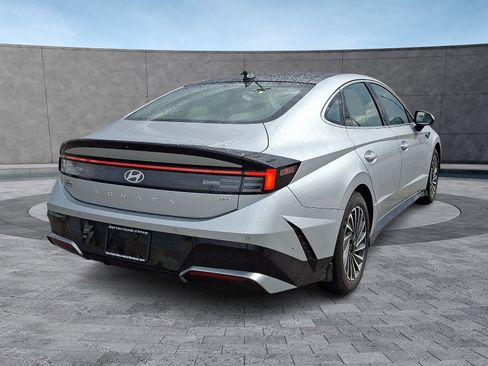 Certified 2025 Hyundai Sonata Limited FWD image 10
