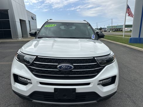 Used 2024 Ford Explorer XLT w/ Equipment Group 202A AWD/4WD image 10