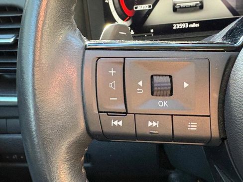 Used 2022 Nissan Rogue Platinum w/ Head-Up Display Package image 11