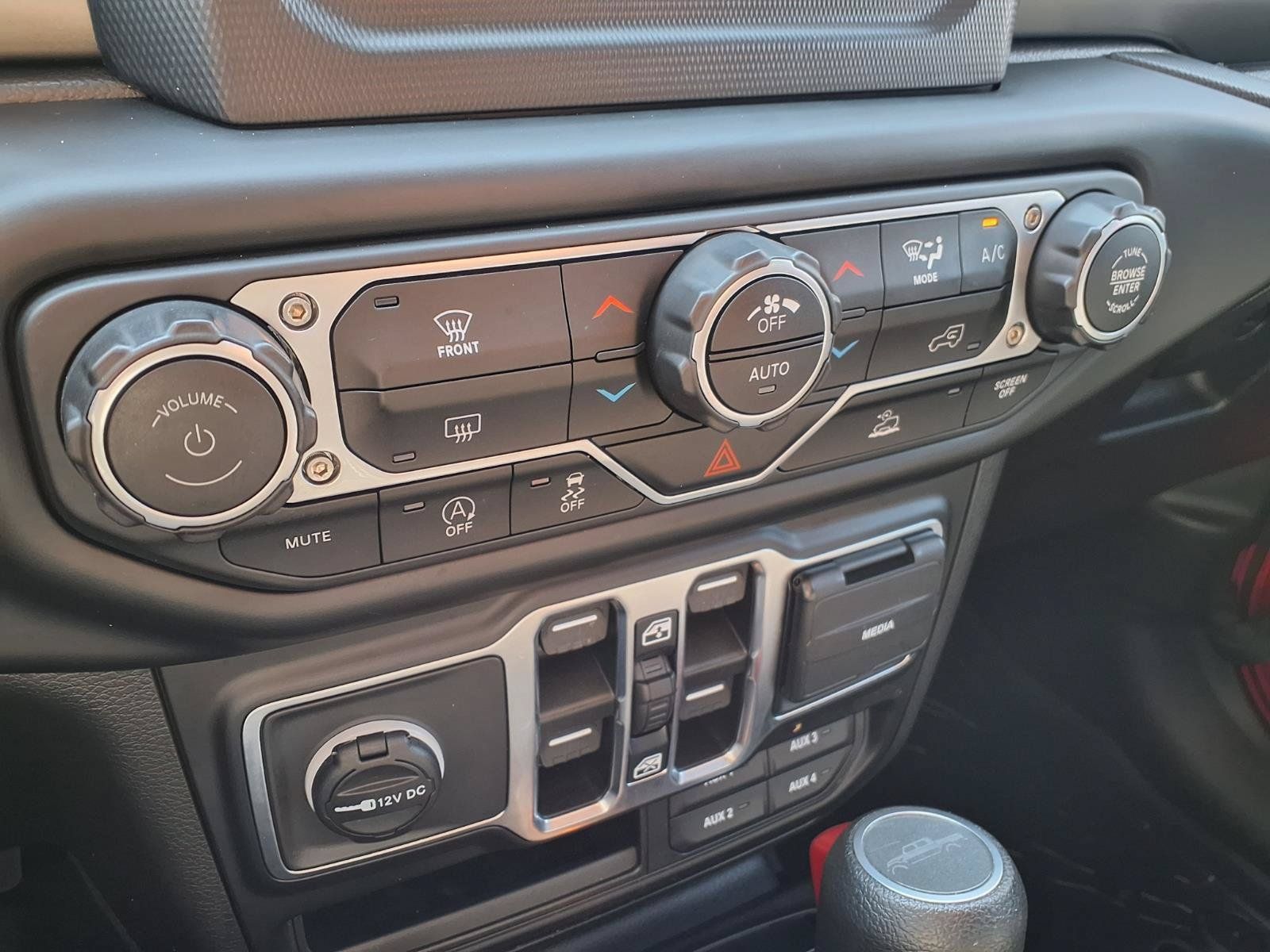 Used 2023 Jeep Gladiator Sport AWD/4WD image 19