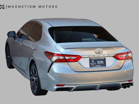 Used 2018 Toyota Camry SE w/ Convenience Package image 9