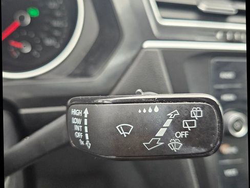 Used 2019 Volkswagen Tiguan SEL image 17