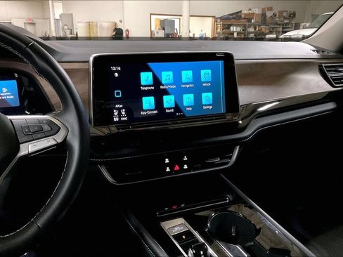 Used 2025 Volkswagen Atlas SE AWD/4WD image 6