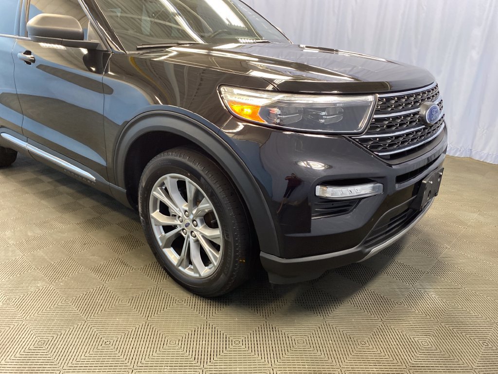 Used 2022 Ford Explorer XLT w/ Equipment Group 202A AWD/4WD image 48