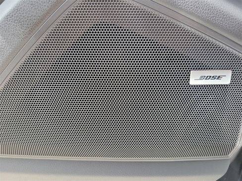 Used 2025 Porsche Cayenne image 38