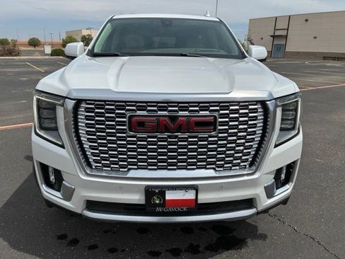Used 2021 GMC Yukon Denali w/ Denali Premium Package AWD/4WD image 9