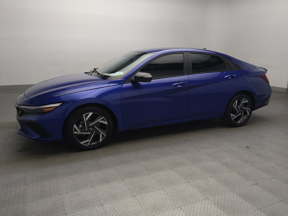 Used 2025 Hyundai Elantra Sport FWD image 2