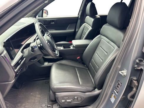 Used 2025 Hyundai Santa Fe Calligraphy AWD/4WD image 23