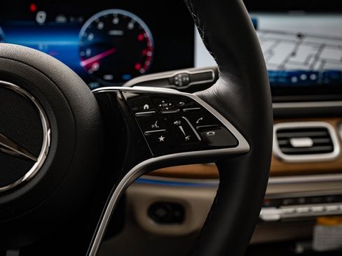 New 2026 Mercedes-Benz GLS 450 4MATIC image 33