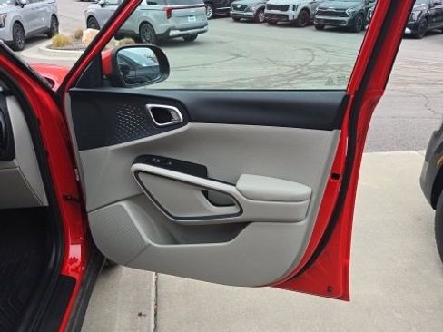 Used 2020 Kia Soul EX image 29