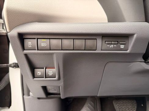 Used 2023 Toyota Sienna Limited FWD image 15