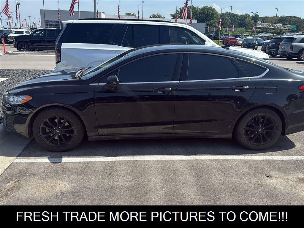 Used 2020 Ford Fusion SE FWD image 1
