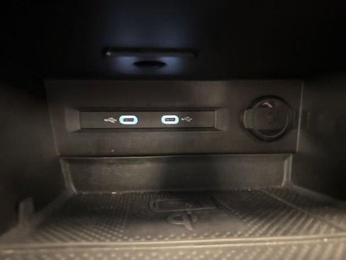 Used 2024 Volkswagen Taos SE w/ Panoramic Sunroof Package image 27