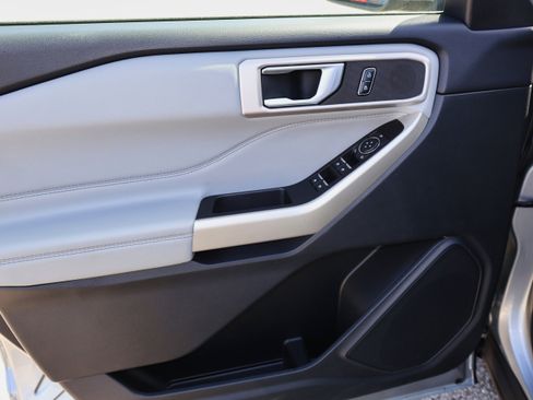 Used 2022 Ford Explorer XLT w/ Equipment Group 202A image 14