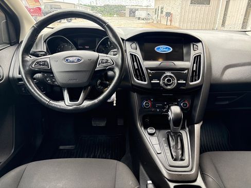 Used 2017 Ford Focus SEL w/ Cold Weather Package FWD image 5