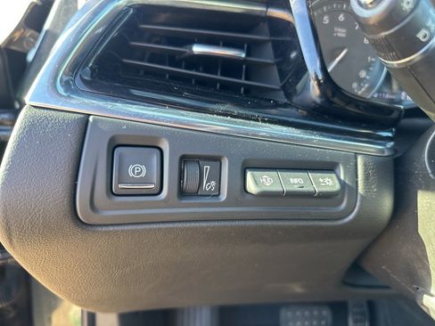 Used 2020 Cadillac XT6 Premium Luxury image 23