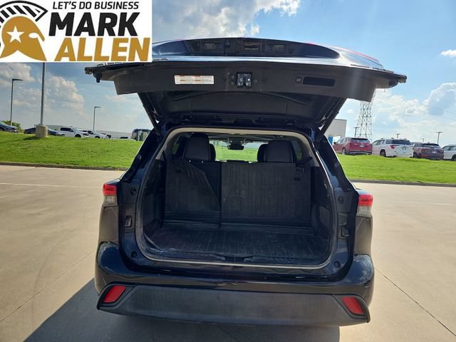 Used 2021 Toyota Highlander XLE AWD/4WD image 25