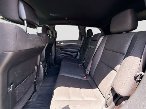 Used 2021 Jeep Grand Cherokee Laredo AWD/4WD image 22
