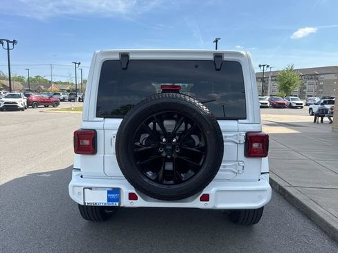 Used 2022 Jeep Wrangler Unlimited Sahara AWD/4WD image 3