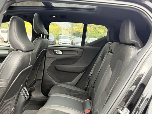 Used 2021 Volvo XC40 P8 Recharge w/ Advanced Package image 19