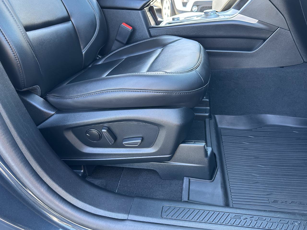 Used 2022 Ford Explorer XLT w/ Equipment Group 202A AWD/4WD image 47