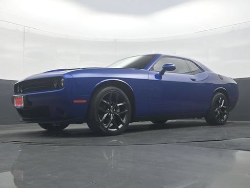 Used 2021 Dodge Challenger SXT w/ Driver Convenience Group RWD image 27