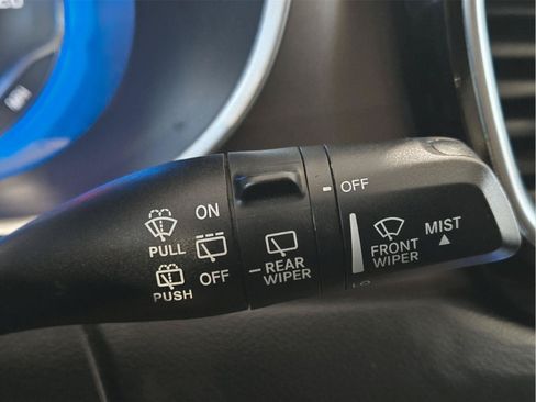 Used 2019 Chrysler Pacifica L FWD image 17