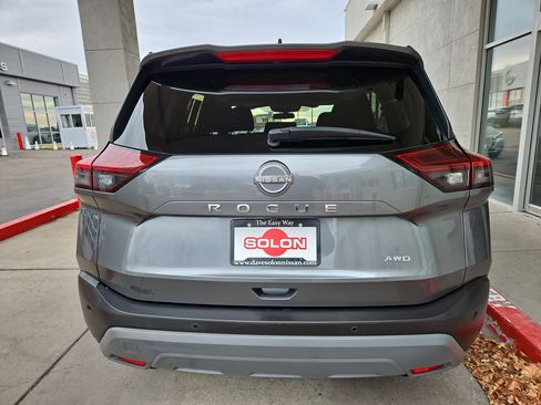 Used 2023 Nissan Rogue S image 6