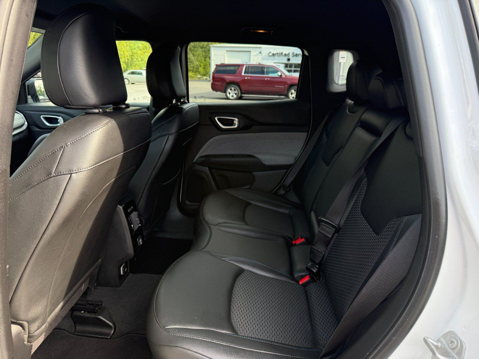 Used 2025 Jeep Compass Latitude AWD/4WD image 16