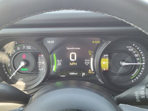 Used 2025 Jeep Wrangler Unlimited Rubicon 4xe w/ Safety Group AWD/4WD image 9